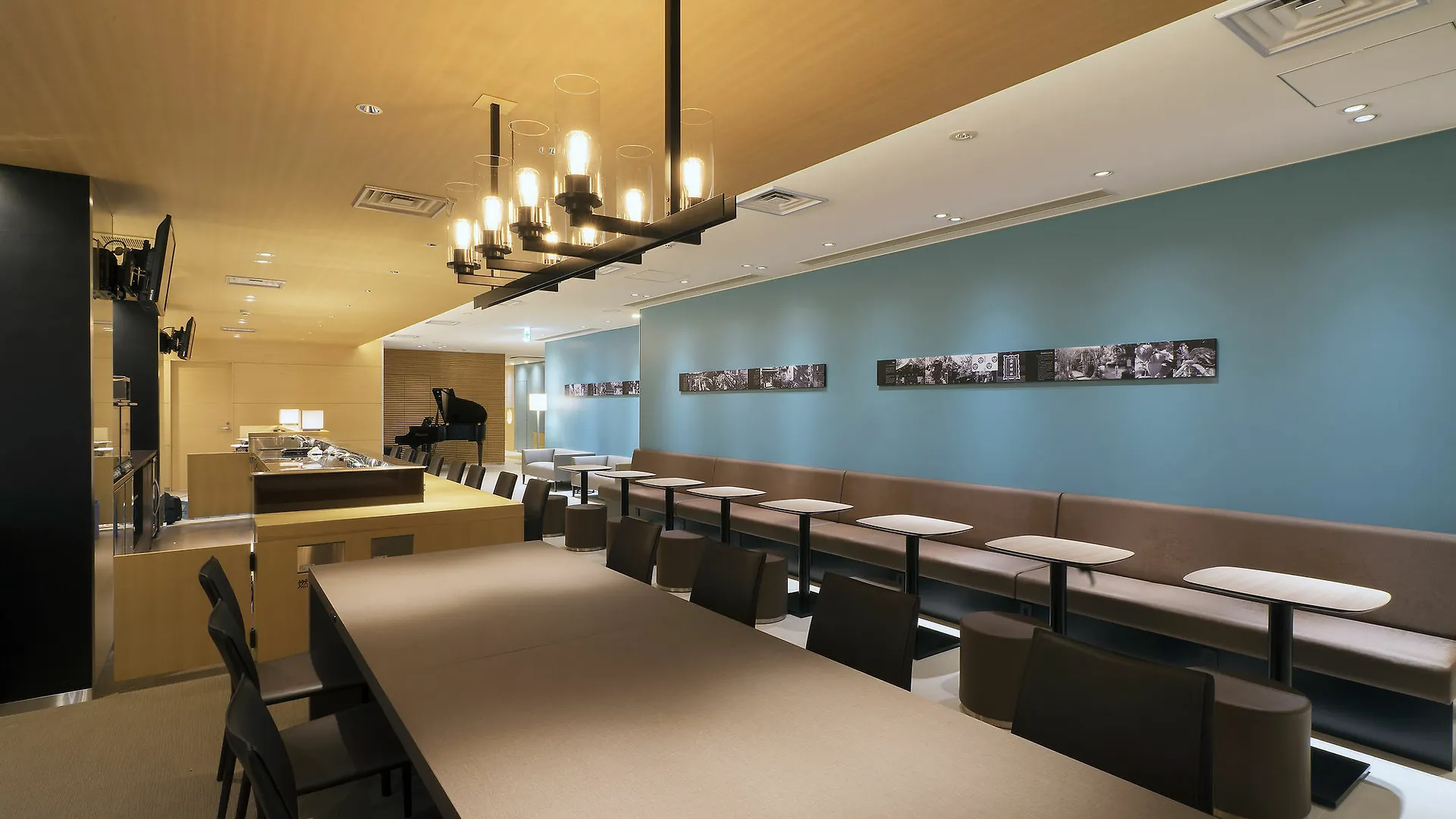 First Cabin Shinbashi Atagoyama Tokyo Capsule hotel