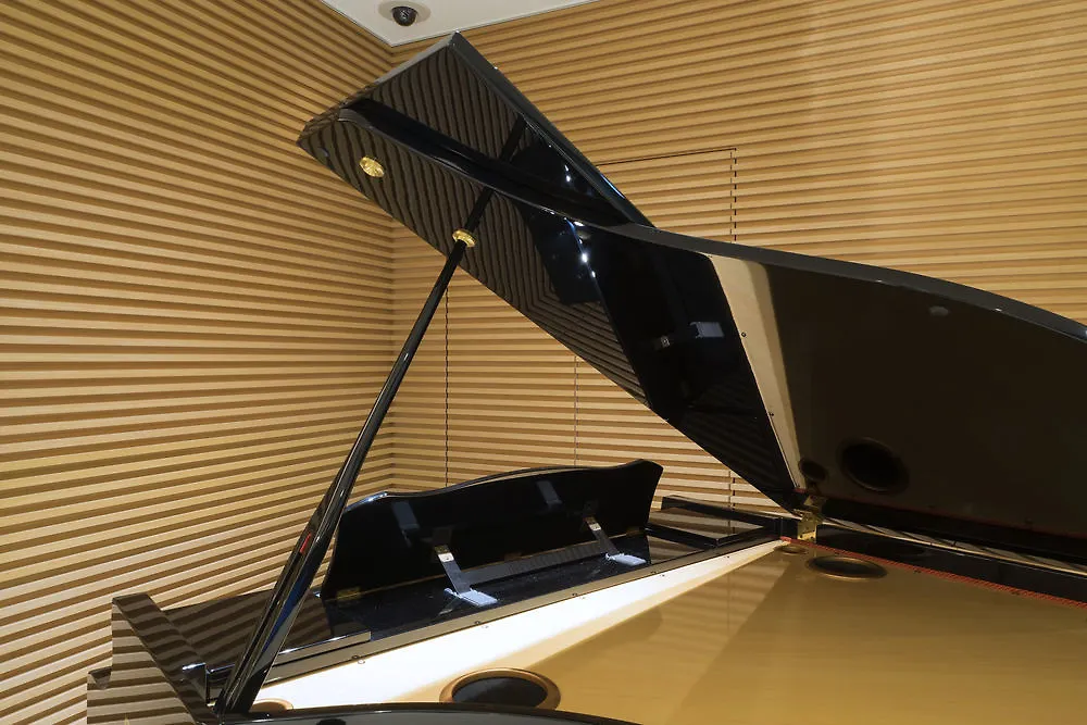 First Cabin Shinbashi Atagoyama Tokyo Capsule hotel