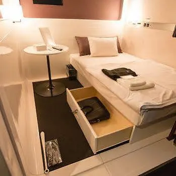 First Cabin Shinbashi Atagoyama Tokyo Capsule hotel